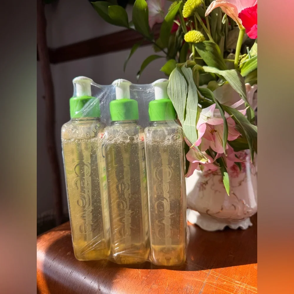 CeraVe Hydrating Foaming Oil Cleanser 💚 - Picture 4 of 9